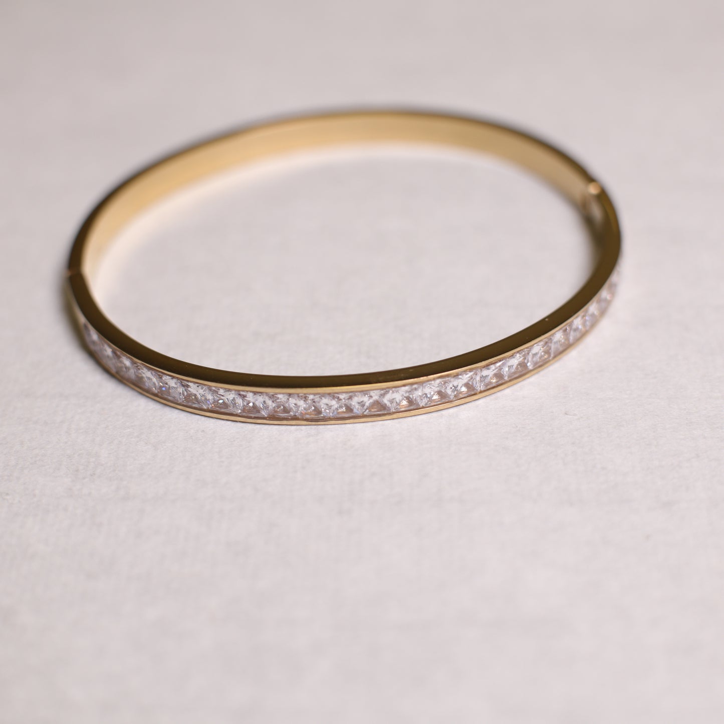 B0002 Oval zircon bangle