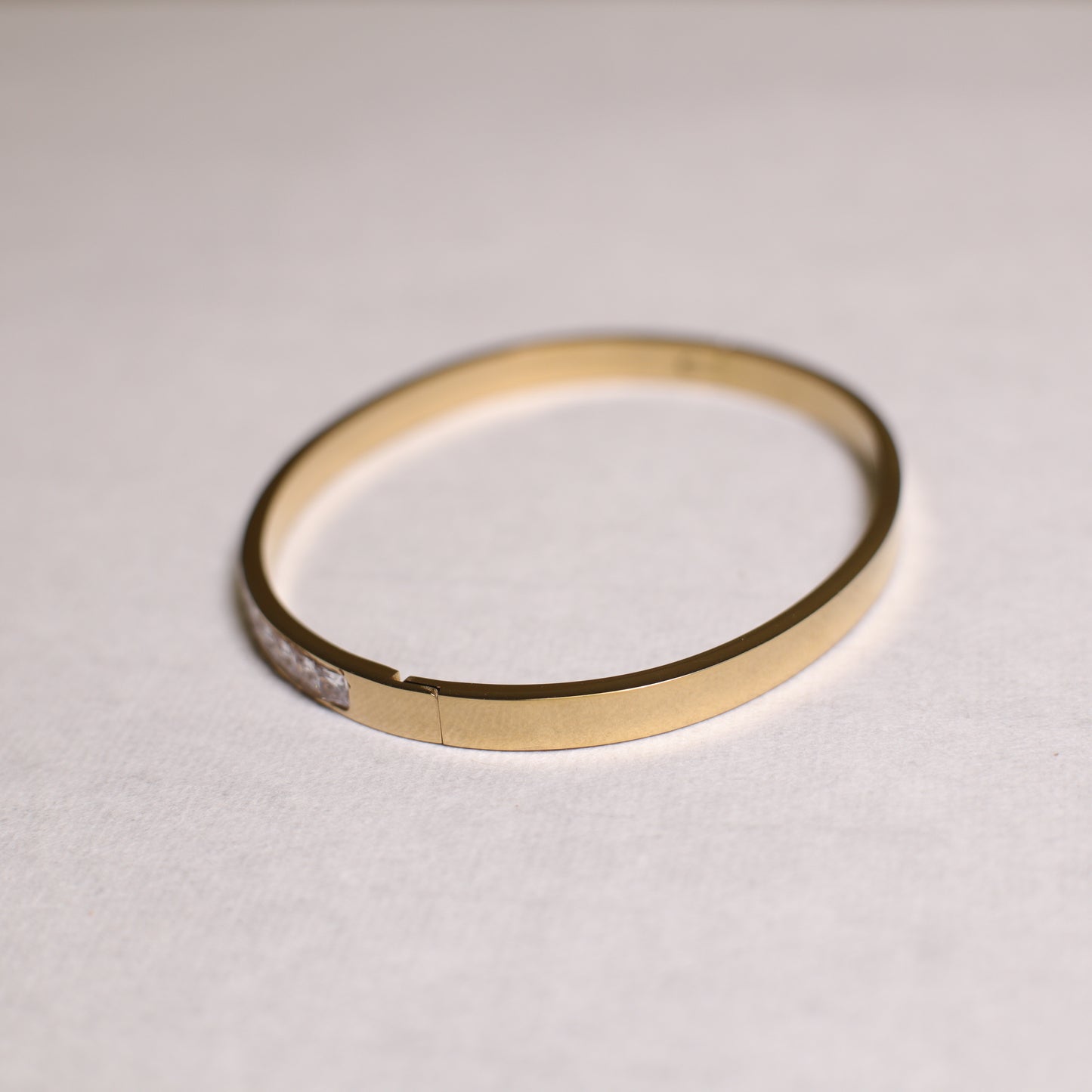 B0002 Oval zircon bangle
