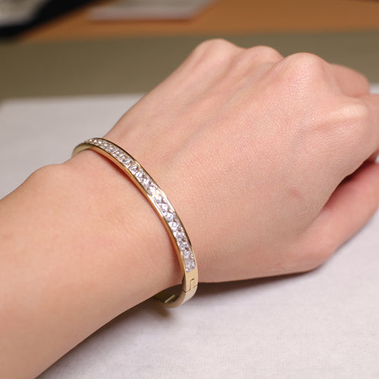 B0002 Oval zircon bangle