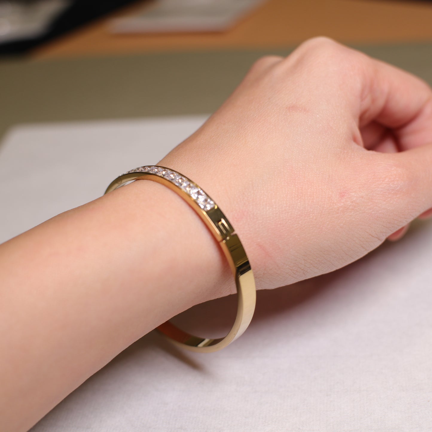 B0002 Oval zircon bangle