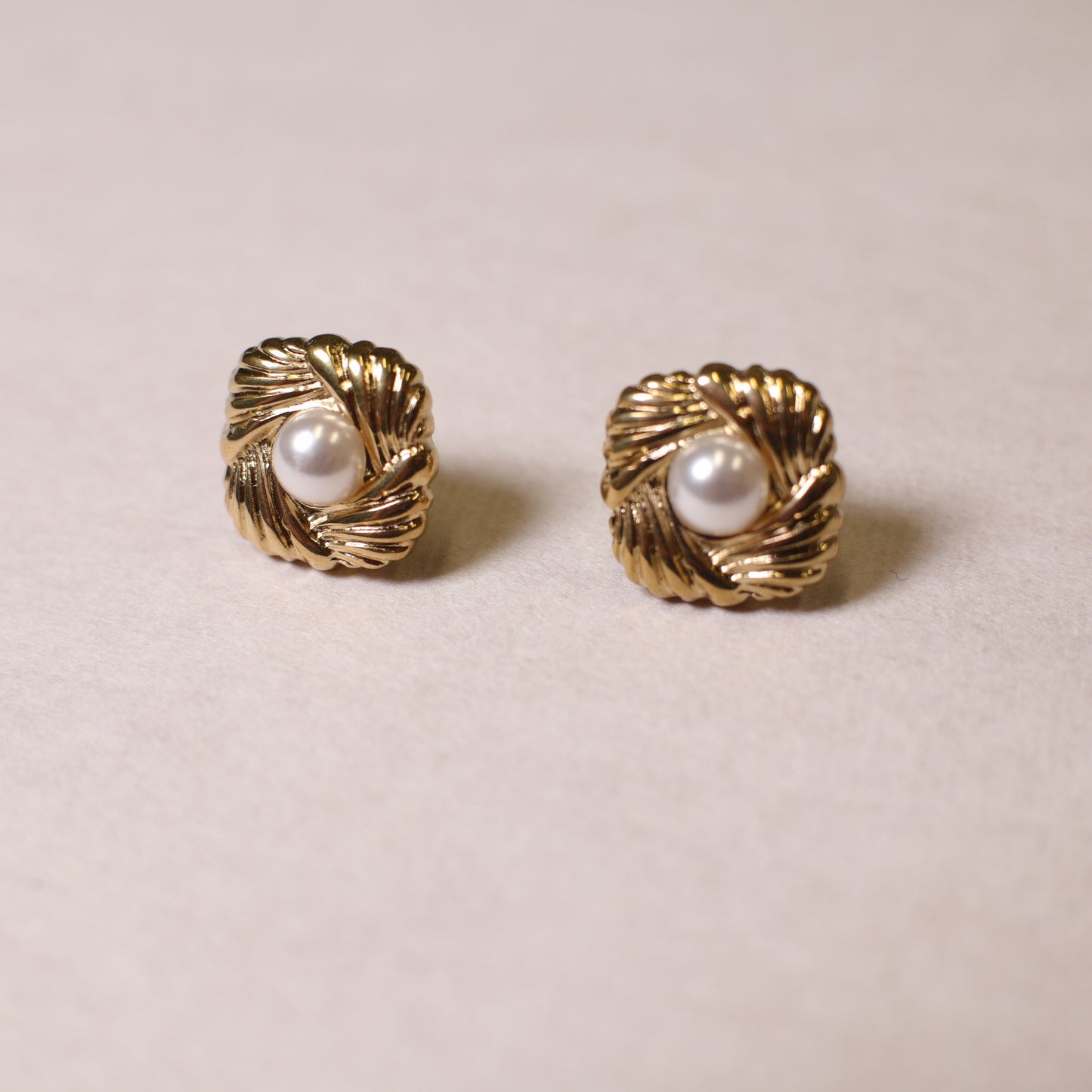E0005 Vintage pearl earrings