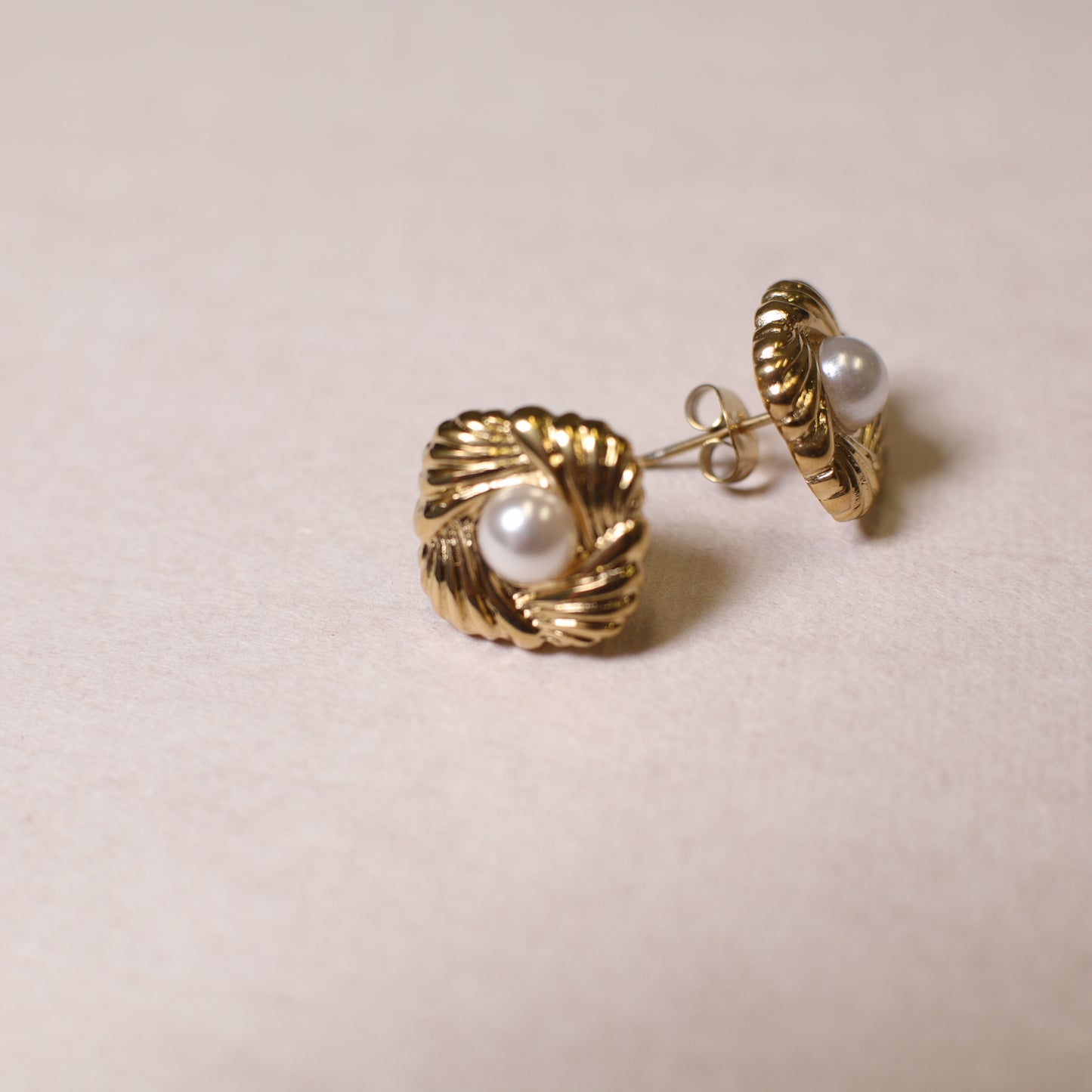 E0005 Vintage pearl earrings