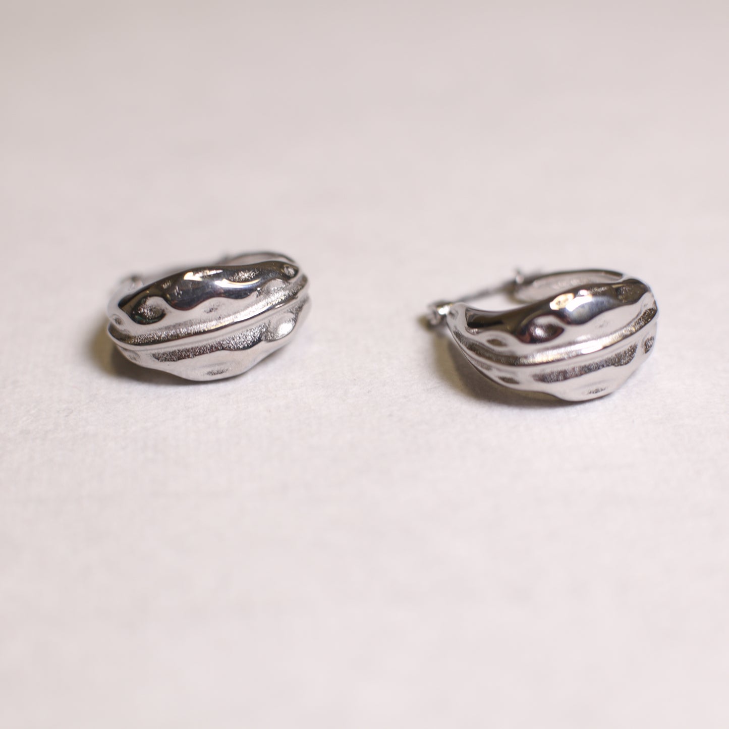 E0018 Small hammered basket earrings