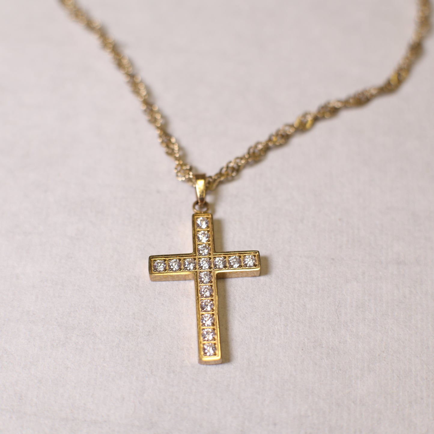 N0004 Zircon cross necklace