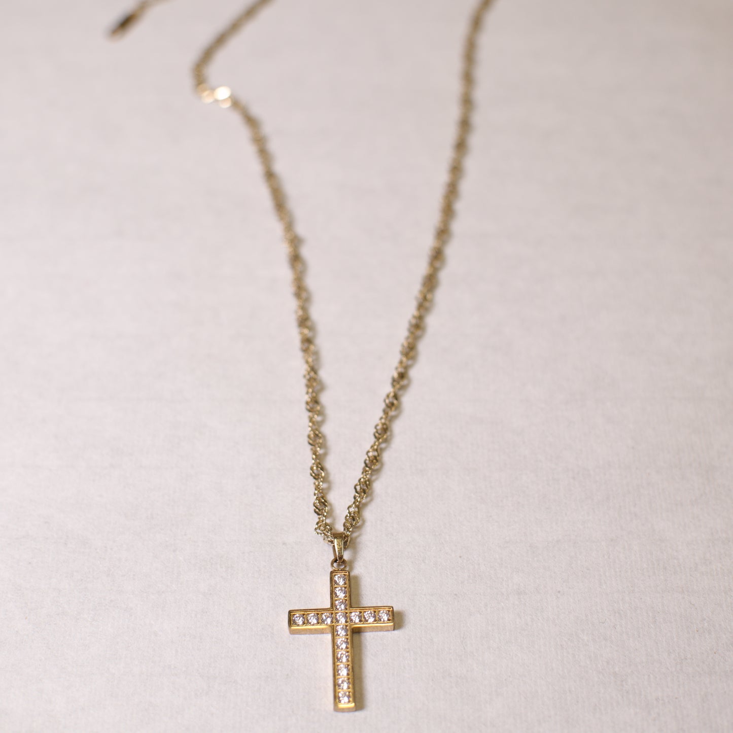 N0004 Zircon cross necklace